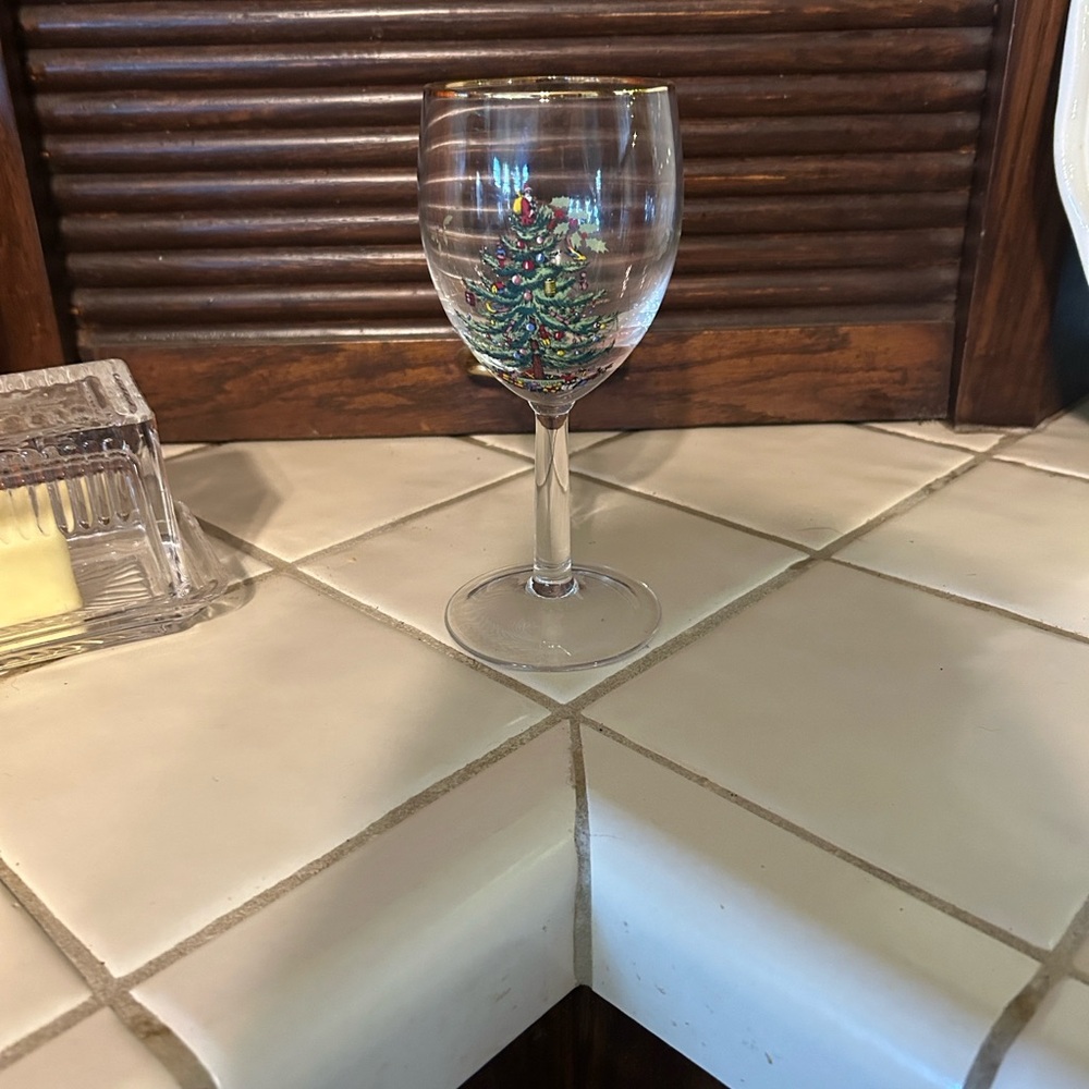 Spode Wine Glass with Christmas Tree and Gold Rim